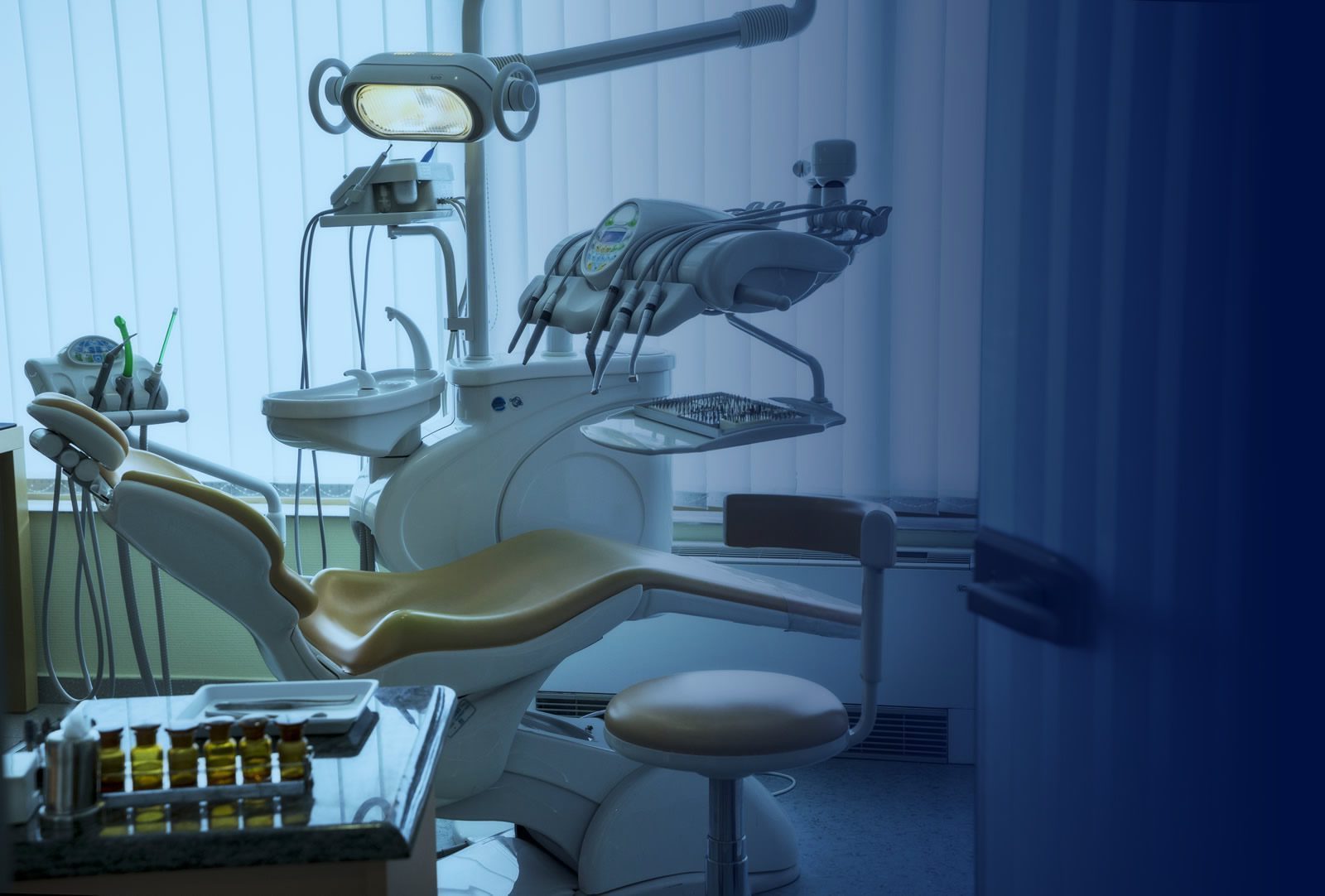 Emberek a fogorvosi szék mellett – Dr. Gömbös Eszter